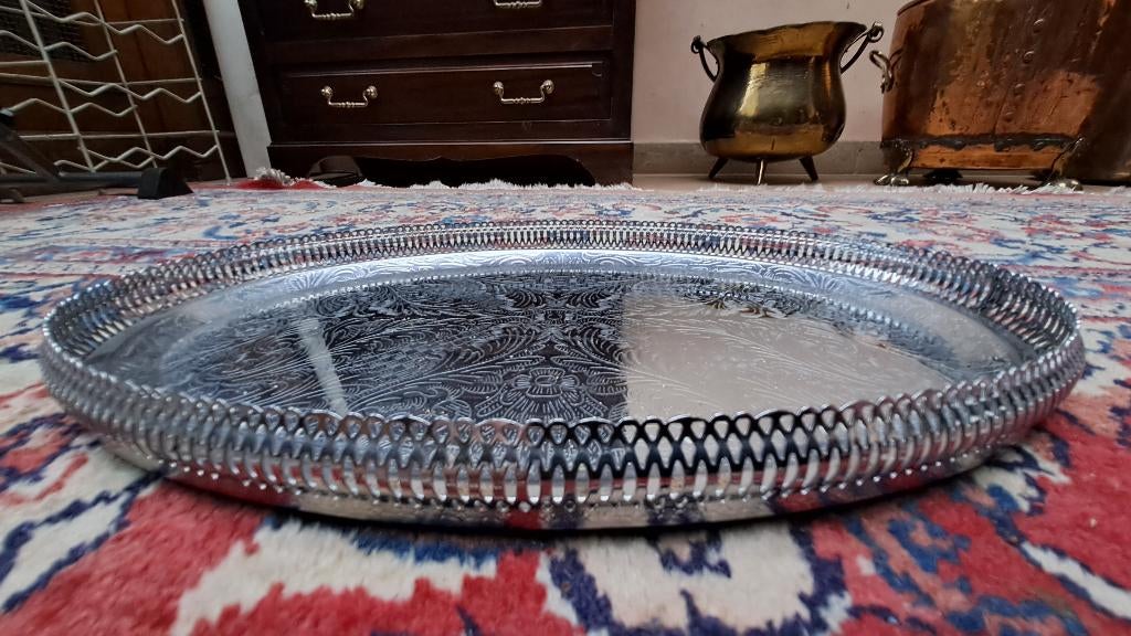 Mooi bewerkt zilverkleurig dienblad, Antiek en Kunst, Antiek | Schalen, Ophalen