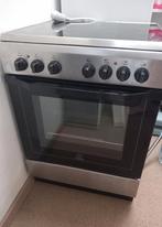 Indesit kookvuur met oven, Ophalen, 4 kookzones, Zo goed als nieuw, Vrijstaand