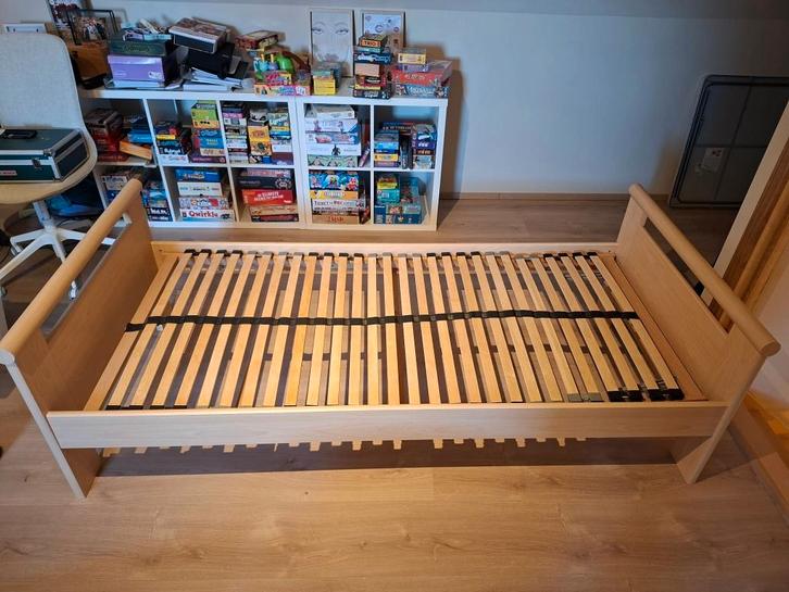 Stevig houten eenpersoonsbed (98x206 cm), Huis en Inrichting, Slaapkamer | Bedden, Gebruikt, Eenpersoons, 100 cm, 210 cm, Hout