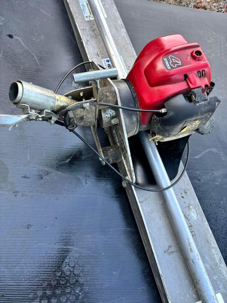 Regle vibrante Lievers K-150B Honda, Enlèvement