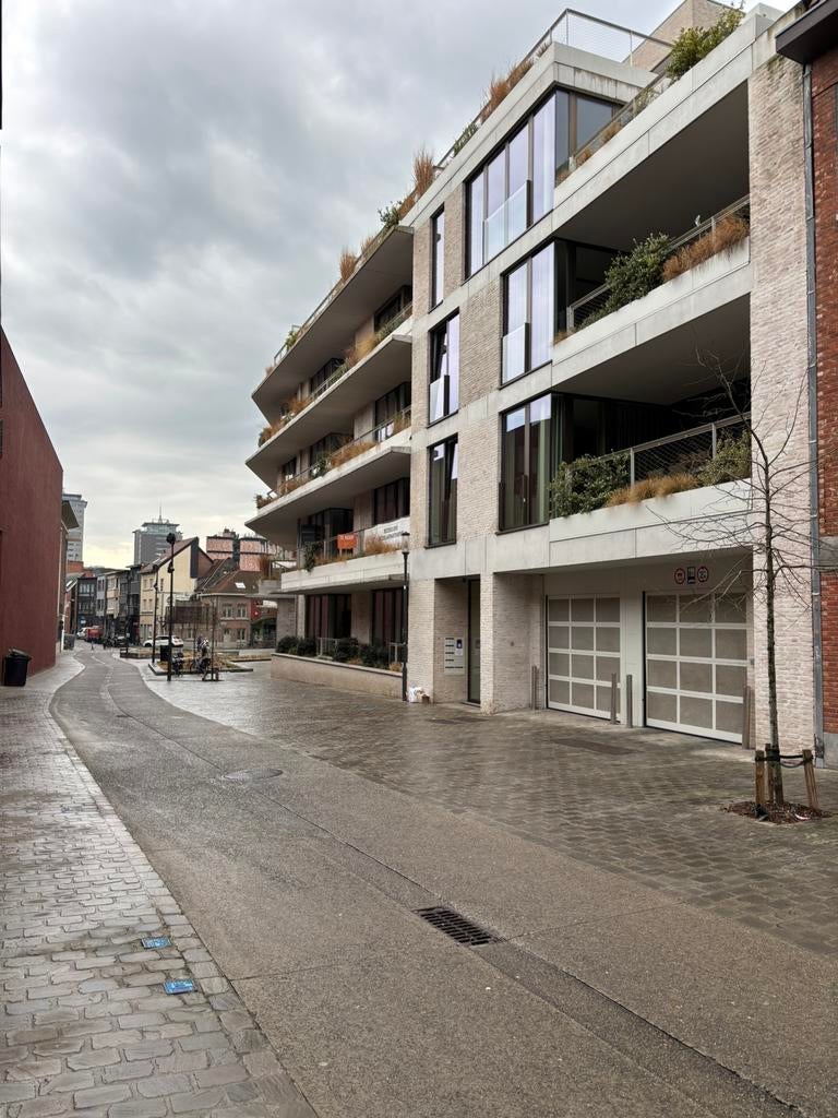 Midden in centrum hasselt garage te huur, Immo, Garages en Parkeerplaatsen, Hasselt