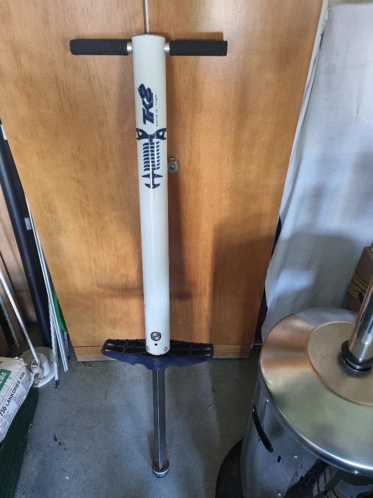 TK8 BIG AIR POGO STICK - SPRINGSTOK - nieuwprijs 350 euro, Ophalen, Zo goed als nieuw
