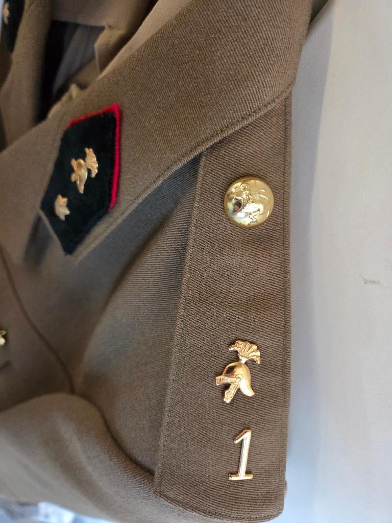 Leger uniform, Ophalen