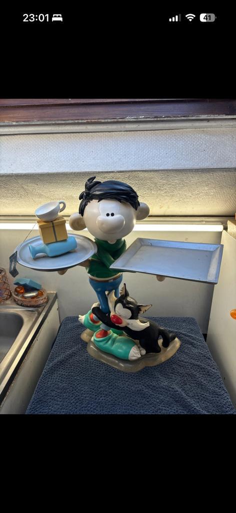 Gaston Lagaffe figuur 50cm dienblad, Verzamelen, Beelden en Beeldjes, Gebruikt, Overige typen, Ophalen of Verzenden