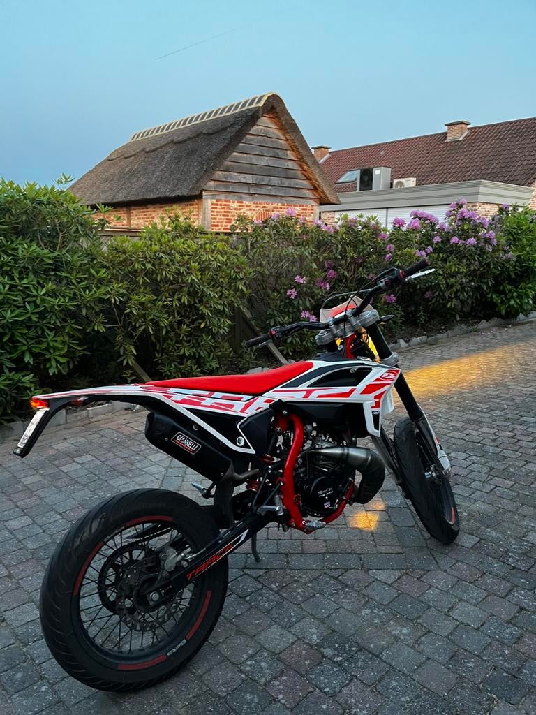 Beta rr50 TRACK 2022 white, Fietsen en Brommers, Brommers | Crossbrommers, Zo goed als nieuw, Ophalen