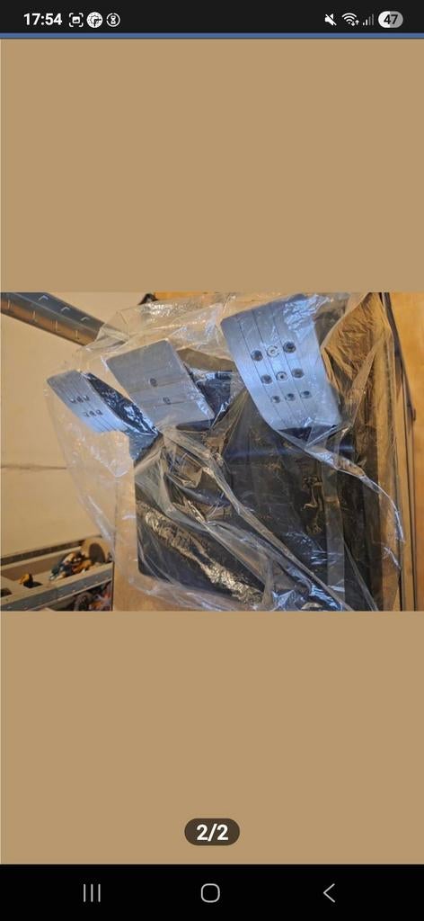 Pedalier  thrusmasters rs gt neuf, Kleding | Dames, Kledinghangers, Ophalen