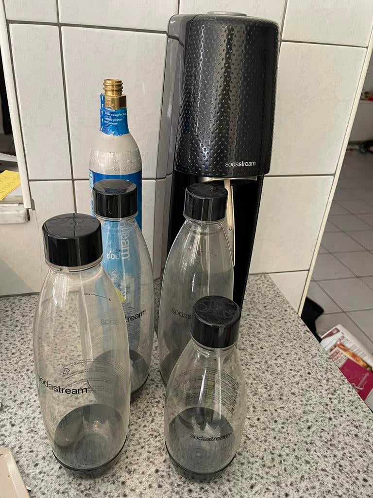 Superkoopje Sodastream met CO2-fles en 4 flessen, Ophalen, Gebruikt