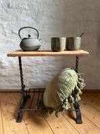 Massief bijzettafeltje met smeedijzeren onderstel, Minder dan 55 cm, Zo goed als nieuw, Rechthoekig, Ophalen