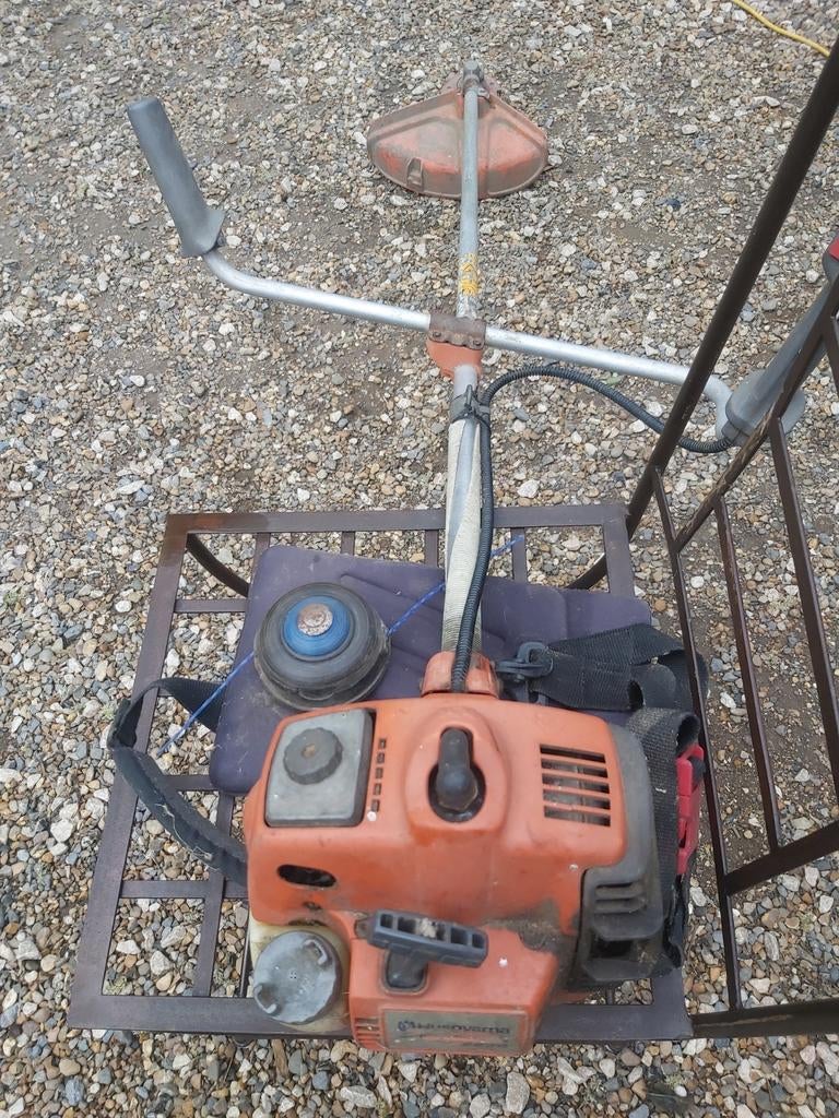 Debroussailleuse Husquvarna 223R à régler, Enlèvement