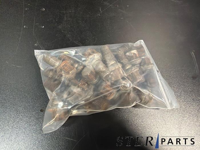 Kit boulons de roue d'un Mercedes C-Klasse, Autos : Pièces & Accessoires, Freins & Transmission, Mercedes-Benz, Utilisé, 3 mois de garantie