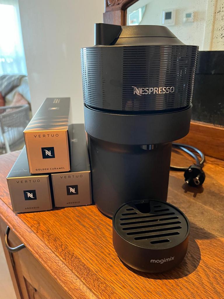 Nespresso Magimix,Vertuo pop/ met 3 doosjes capsules!, Ophalen, Espresso apparaat, Zo goed als nieuw, Koffiepads en cups