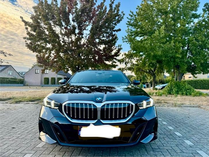 BMW 520i – Panoramadak – Full Option Premium !!, Auto's, BMW, Particulier, Benzine, Euro 6, Automaat, Zwart, Bruin, Leder, Onderhoudsboekje