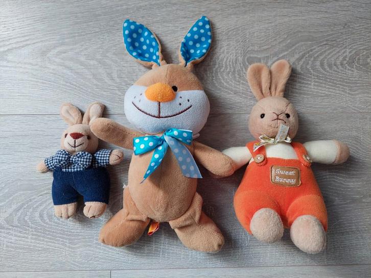 3 peluches en forme de lapin, Enfants & Bébés, Jouets | Peluches, Comme neuf, Lapin, Enlèvement ou Envoi