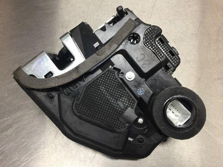 SERRURE DE PORTE RODS ARRIÈRE DROIT Toyota RAV4 (A4), Autos : Pièces & Accessoires, Autres pièces automobiles, Toyota, Utilisé