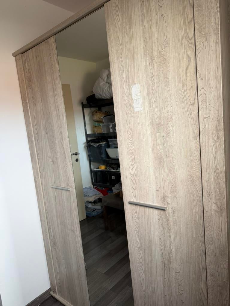 Armoire gratuite, Enlèvement, Comme neuf