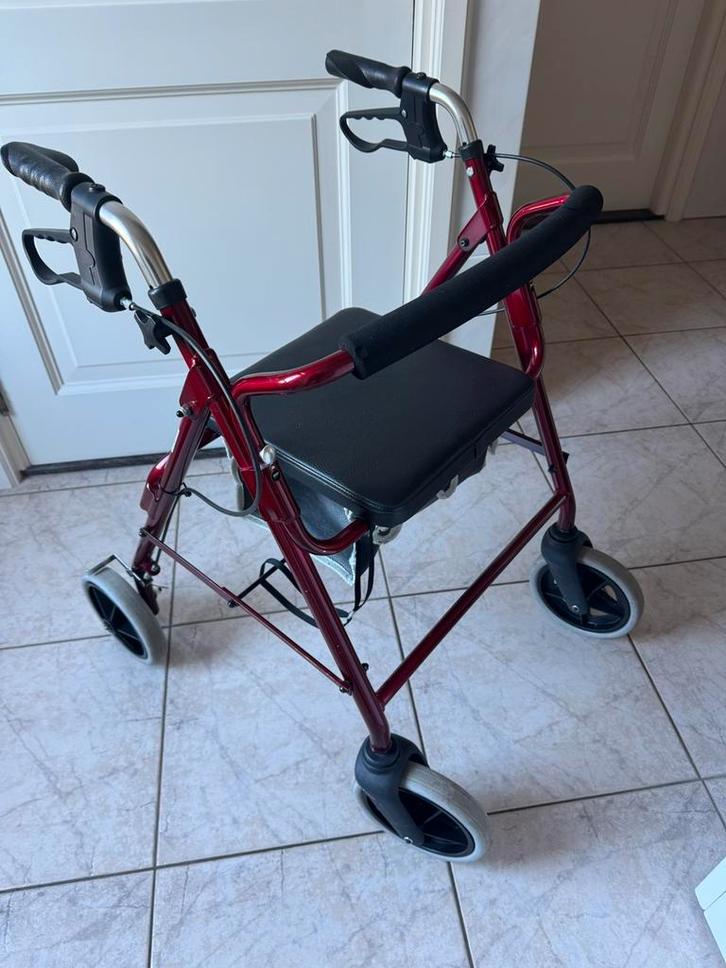 Te koop zeer nette rollator van het merk Roma., Diversen, Rollators, Zo goed als nieuw, Lichtgewicht, Ophalen