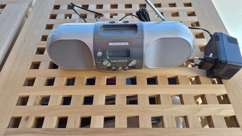 FM-radio met batterijen of compatibele mp3-oplader., Ophalen of Verzenden, Radio