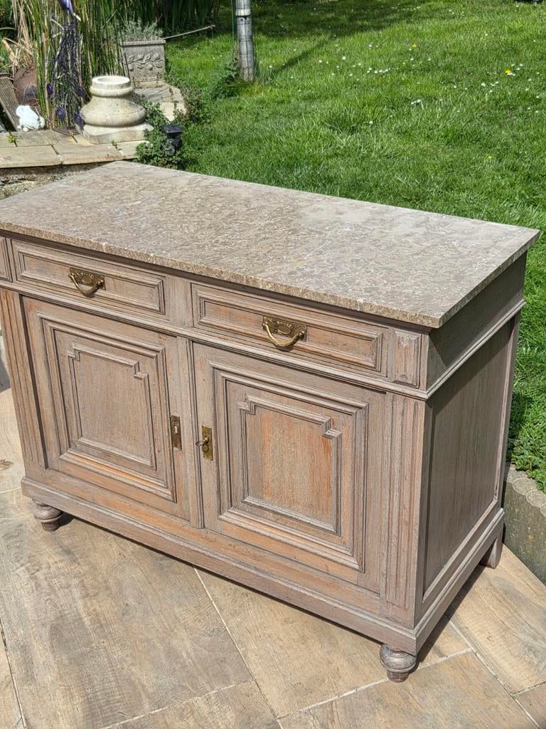 Très jolie ancienne commode massive avec un beau marbre, Maison & Meubles