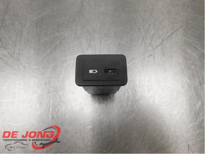 Multimedia aansluiting van een Mercedes Sprinter, Gebruikt, -, Ophalen of Verzenden, -