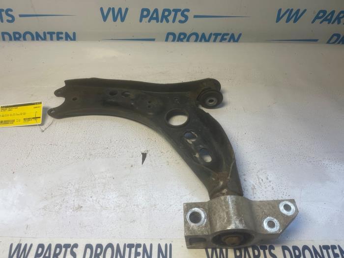 Draagarm rechts-voor van een Volkswagen Golf, Gebruikt, -, Volkswagen, -