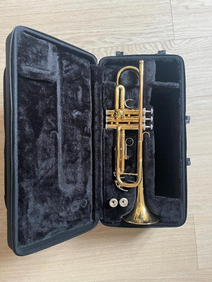 Trompet Yamaha YTR3335, Muziek en Instrumenten, Blaasinstrumenten | Trompetten, Zo goed als nieuw, Met koffer, Ophalen