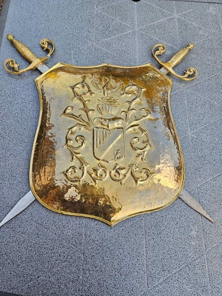 Bouclier avec épées cuivre, Antiquités & Art, Enlèvement, Cuivre