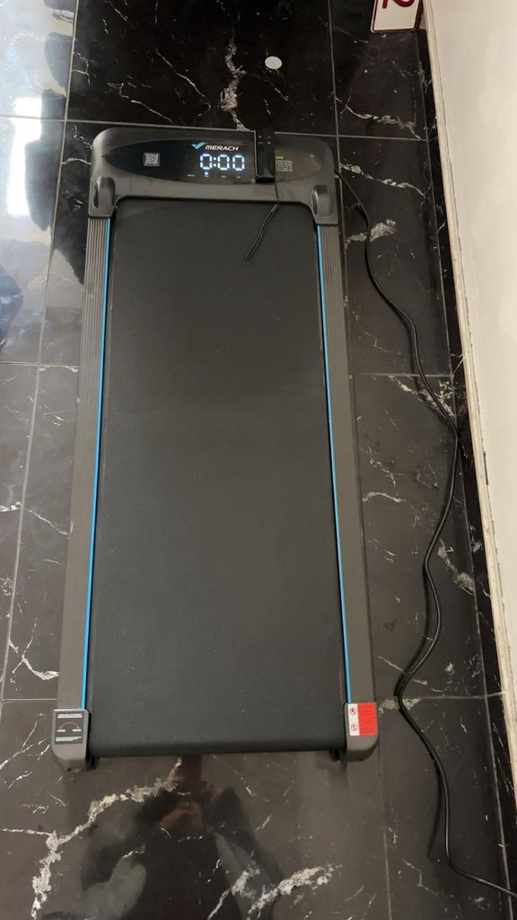 Tapis de marche MERACH Compact et silencieux, Enlèvement, Comme neuf