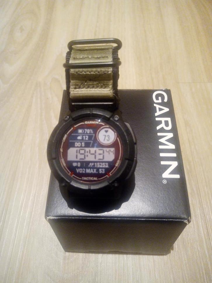 Garmin instinct 2x tactical solar in nieuwstaat., Bijoux, Sacs & Beauté, Montres de sport, Comme neuf, Noir, Distance, Bandage calorique