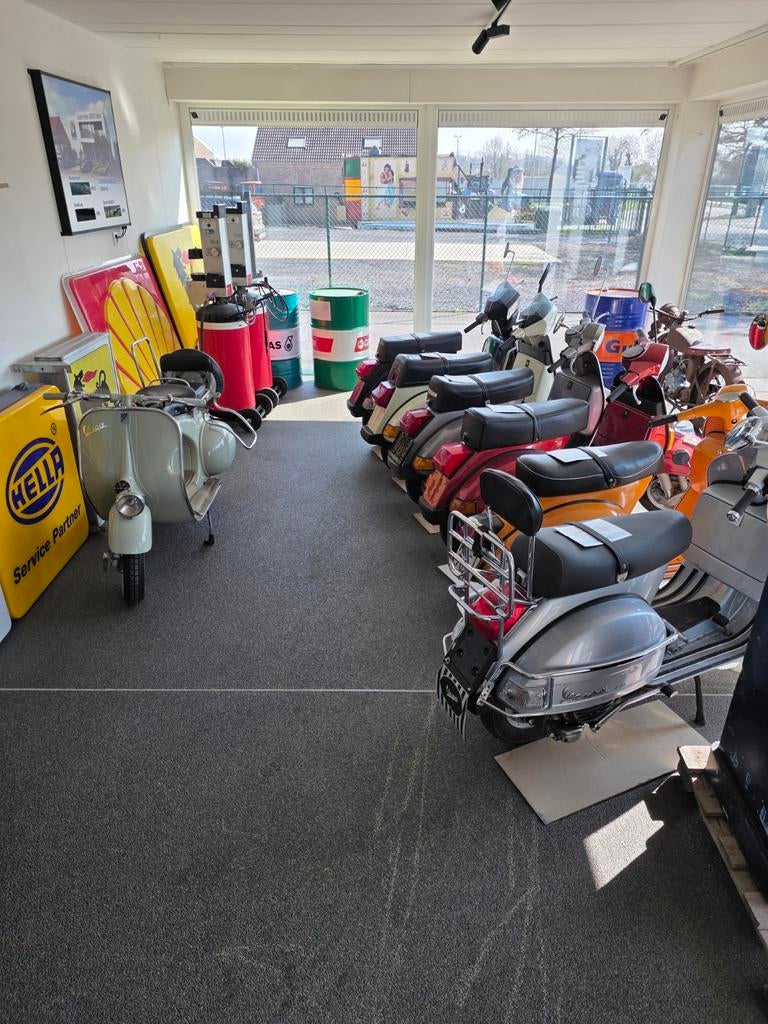7 Vespa's te koop, Ophalen
