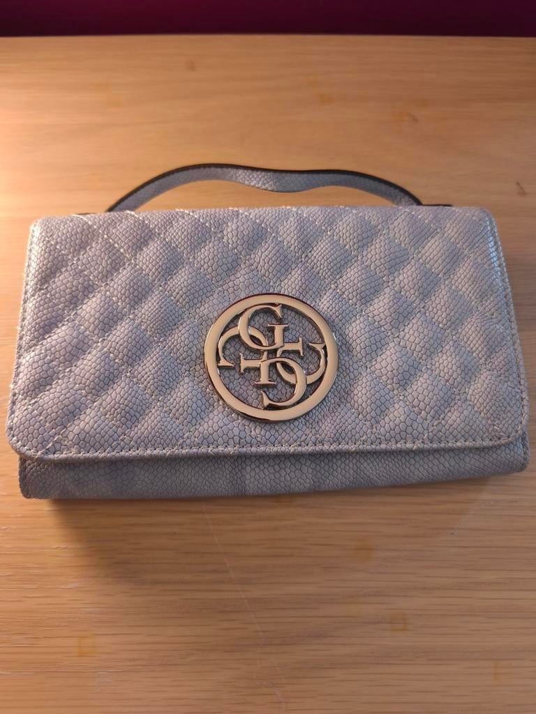 Sac portefeuille Guess bleuté effet python chic élégant, Bijoux, Sacs & Beauté, Porte-monnaie & Portefeuilles, Guess