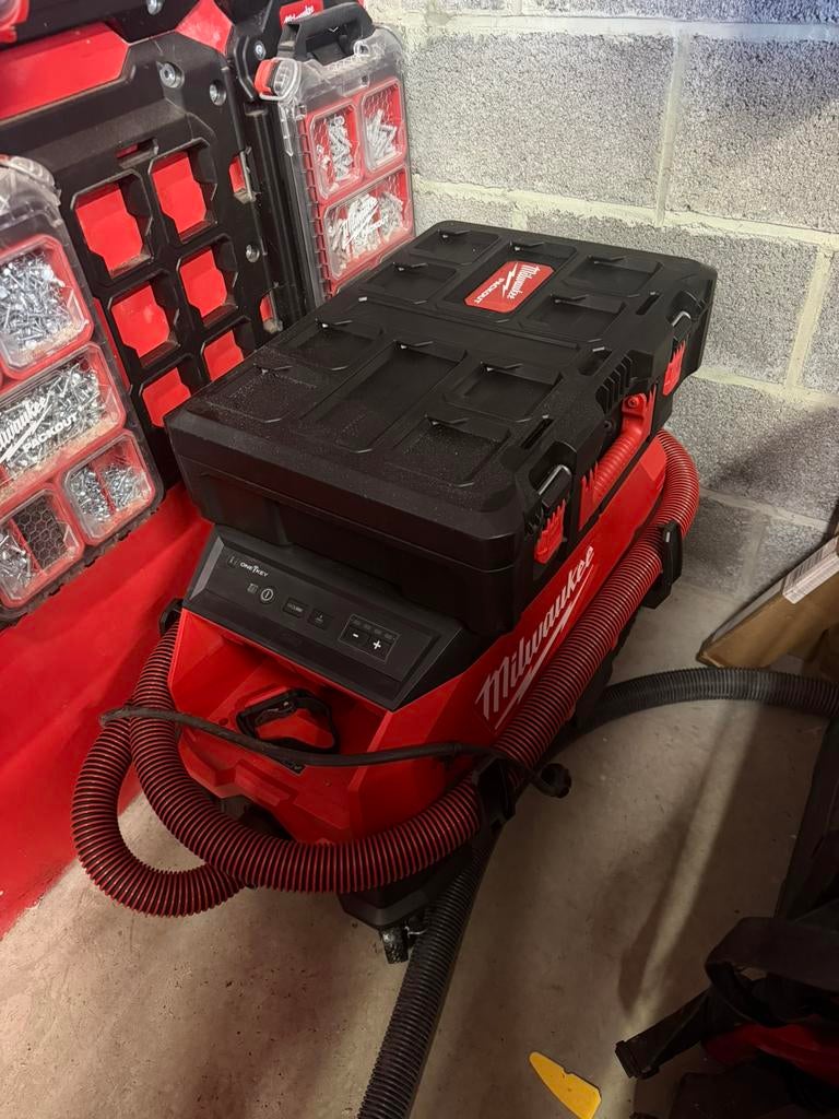 milwaukee aspirateur filaire et sur batterie, Ophalen of Verzenden, Nieuw, Reservoir, Stofzuiger