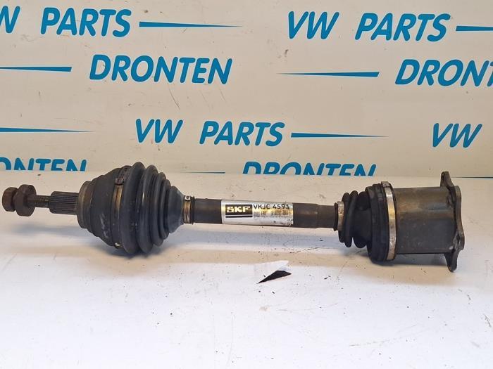 Aandrijfas links-voor van een Volkswagen Touran, Gebruikt, -, Volkswagen, -