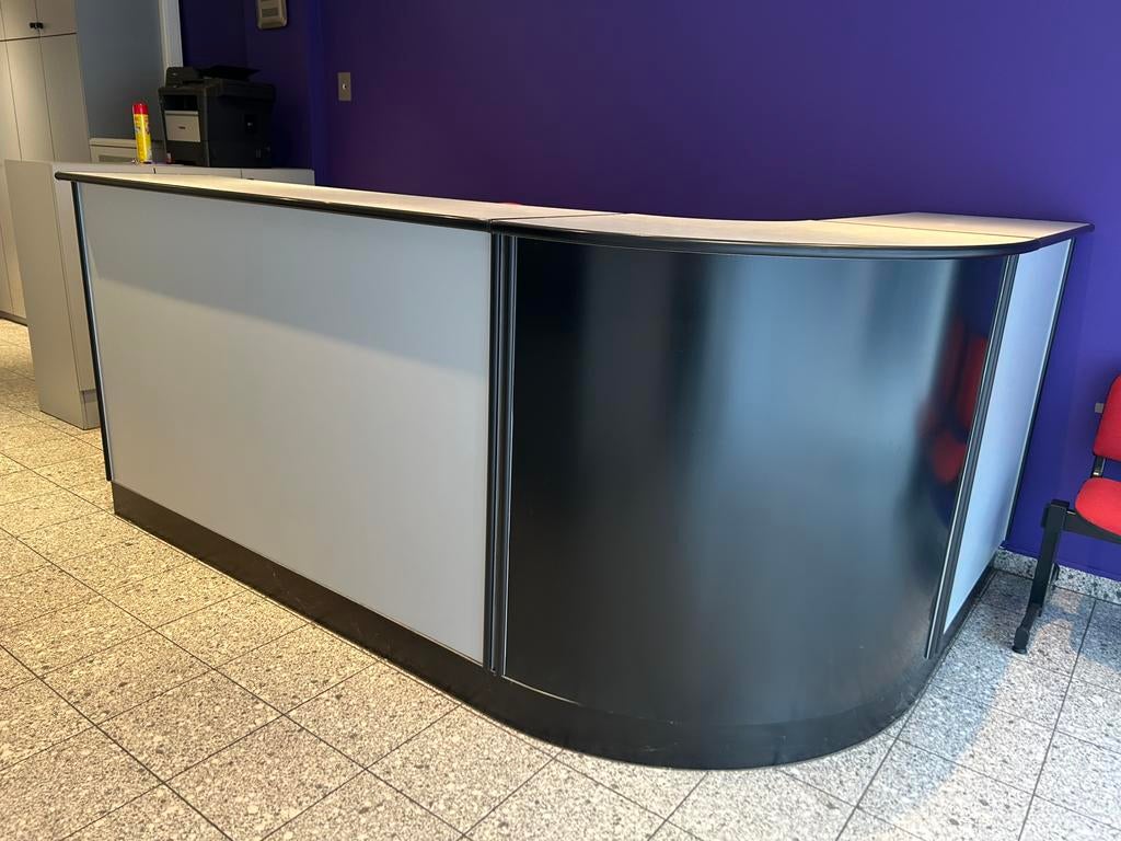 Ontvagsbalie met stoelen, Ophalen, Zo goed als nieuw