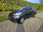 PEUGEOT 107 50.900KM  COMPLEET LOGBOEK, Auto's, Voorwielaandrijving, Euro 5, Stof, Zwart