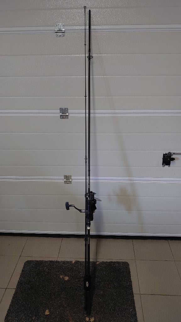 Twee Daiwa karperstokken met Daiwa vrijloopmolens en sleeves, Watersport en Boten, Hengelsport | Karpervissen, Ophalen, Gebruikt