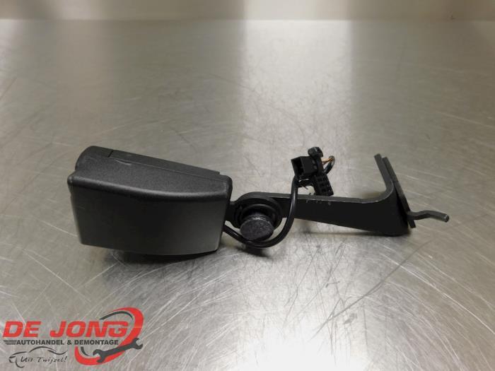 Insertion ceinture de sécurité arrière gauche d'un BMW 3-, Autos : Pièces & Accessoires, -, 3 mois de garantie, Utilisé, -