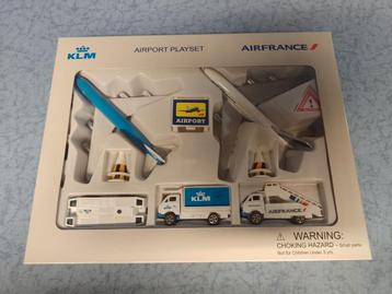 speelvliegtuigjes en luchthaven speelsets (nieuw) beschikbaar voor biedingen