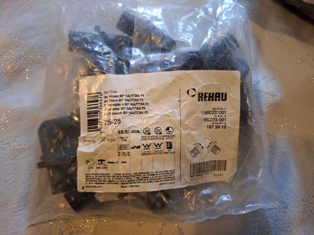 Lot de raccords Rehau, Bricolage & Construction, Sanitaire