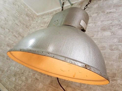 Industriële vintage lamp met natuurlijke patina, onderzeeboo, Antiek en Kunst, Antiek | Verlichting, Ophalen of Verzenden