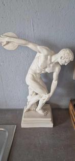 Discobole statue en marbre ou pierre 36 cm de haut, Antiek en Kunst, Kunst | Beelden en Houtsnijwerken, Ophalen