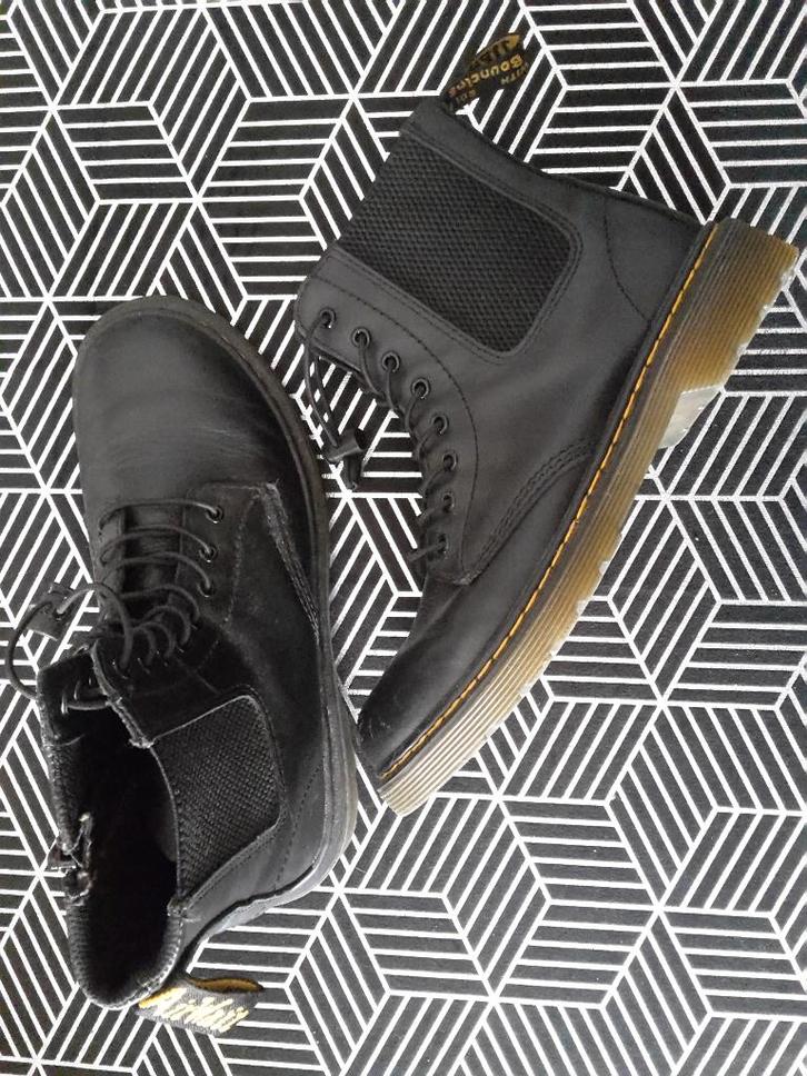 Mooie Dr. Martens, maat 36, amper gedragen, model Chelsea, Vêtements | Femmes, Chaussures, Comme neuf, Boots et Botinnes, Noir