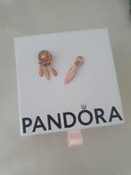 Rosé bedels van pandora 20€ per stuk of 38€ voor de beide, Handtassen en Accessoires, Bedels, Nieuw, Met strass, Overige materialen