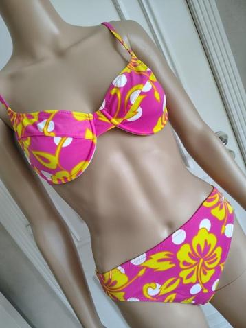 gloed nieuwe bikini van Venice Beach   beschikbaar voor biedingen