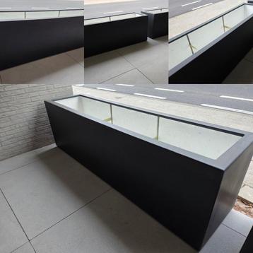 2 degelijke plantenbakken nieuw  beschikbaar voor biedingen