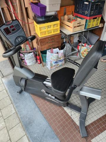 Life Fitness R1-5 ligfiets beschikbaar voor biedingen