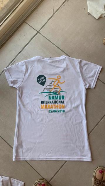 T shirt de sport taille S (homme ou femme) beschikbaar voor biedingen