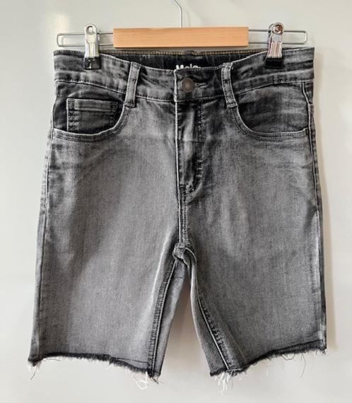 MOLO grijze jeansshort (maat 152), Enfants & Bébés, Vêtements enfant | Taille 152, Comme neuf, Garçon, Pantalon, Enlèvement ou Envoi