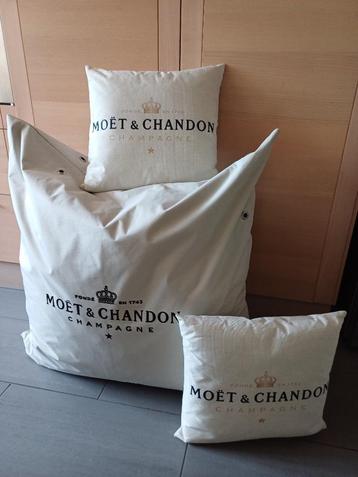 pouf champagne Must and Chandon avec 2 coussins assortis