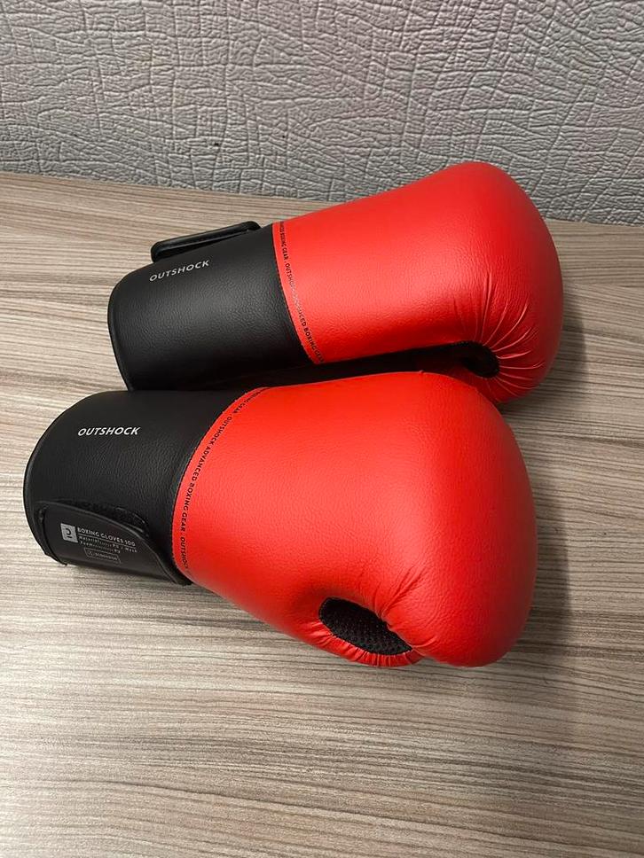 Outshock Boxhandschoenen 12 oz – Bijna Nieuw, Sport en Fitness, Boksen, Zo goed als nieuw, Bokshandschoenen, Ophalen