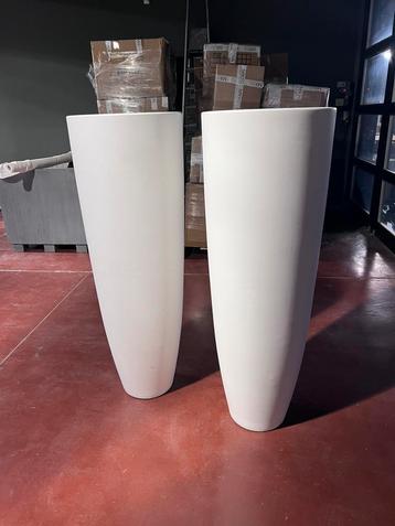 White lounge Set van 2 bakken voor sierplanten beschikbaar voor biedingen